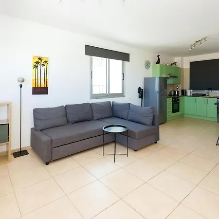 Sea View Apt*spacious Balcony*200m To The Daire Paralimni